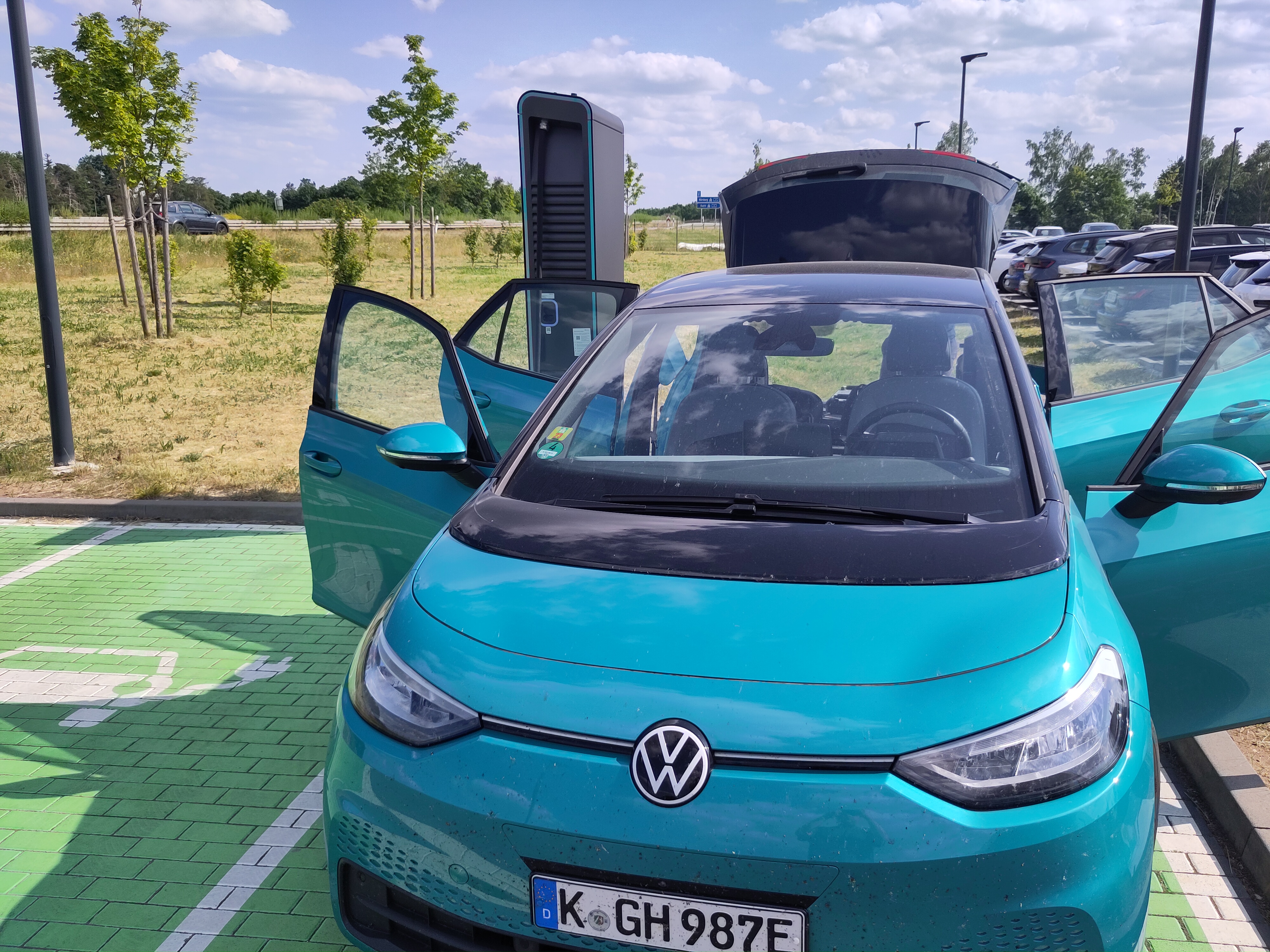 Unerlaubtes Laden in praller Sonne