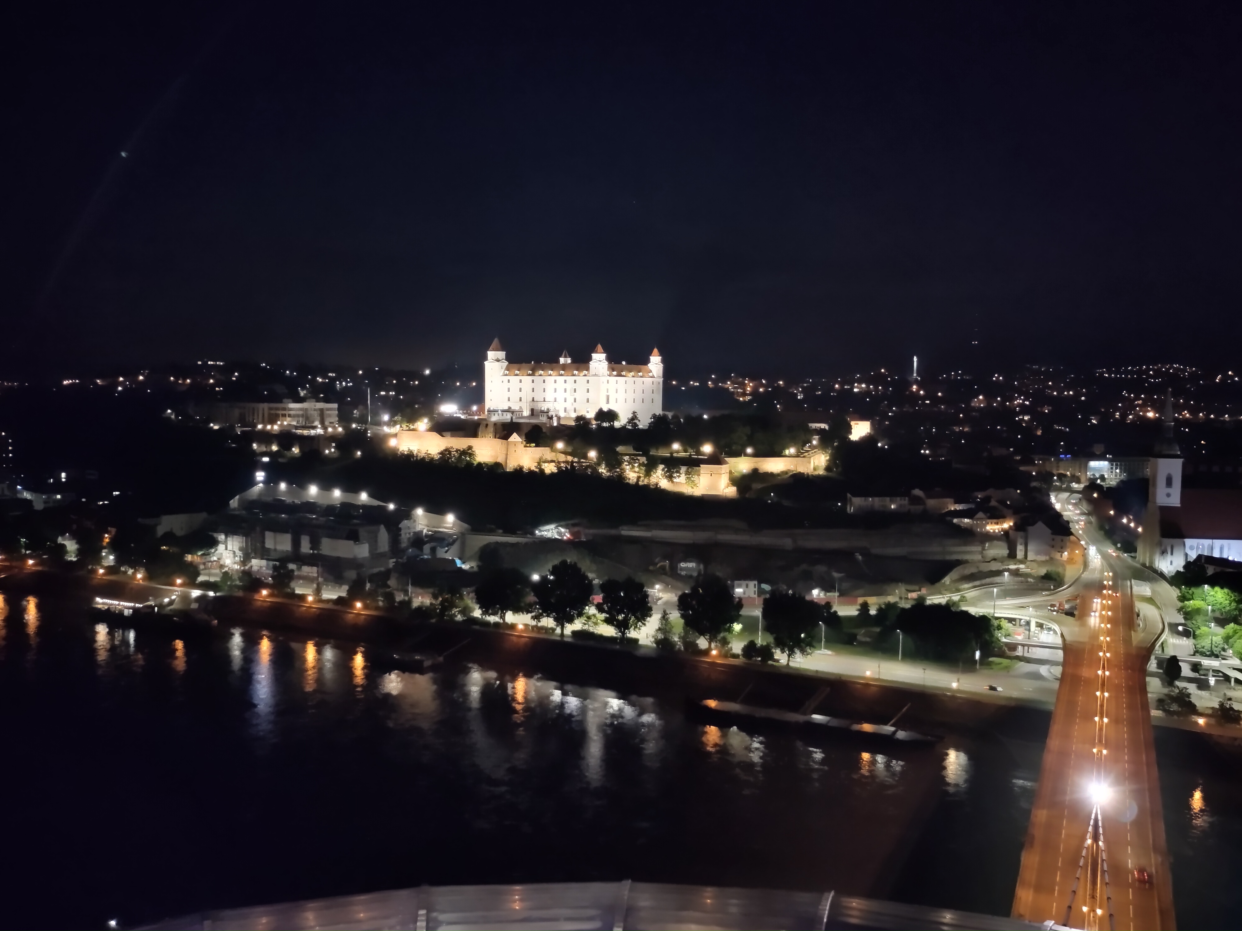 Die Burg bei Nacht